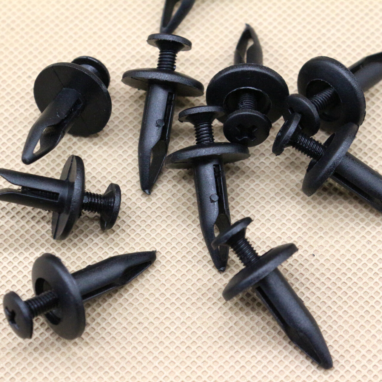 10pc Plastic Trim Clips for Land Rover Wheel Arch Lining & Splashguard RYQ500070
