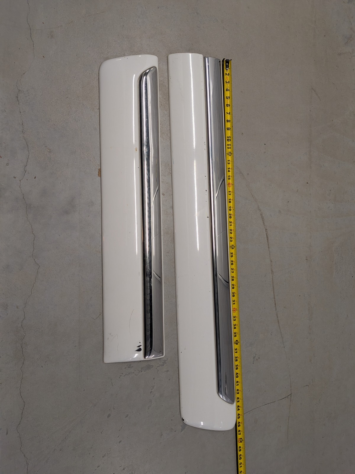 00-06 GMC Yukon XL Passenger Right Side Door Molding Set Front Rear – White
