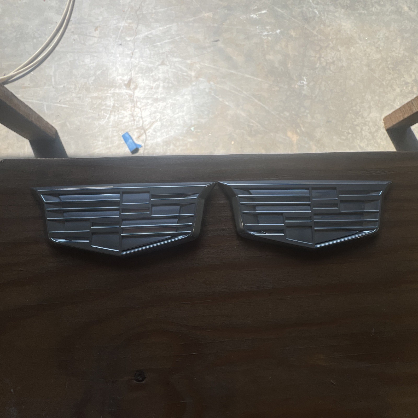 2019-2023 Cadillac XT4 front fender LH driver side Crest Emblem chrome USED OEM