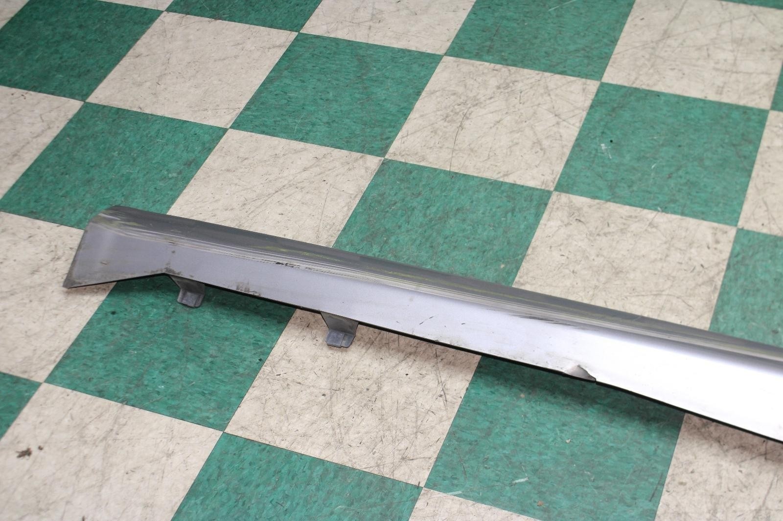⚠️DMG⚠️ 11-20 Caravan Silver Passenger Right RH Rocker Molding Side Skirt Panel