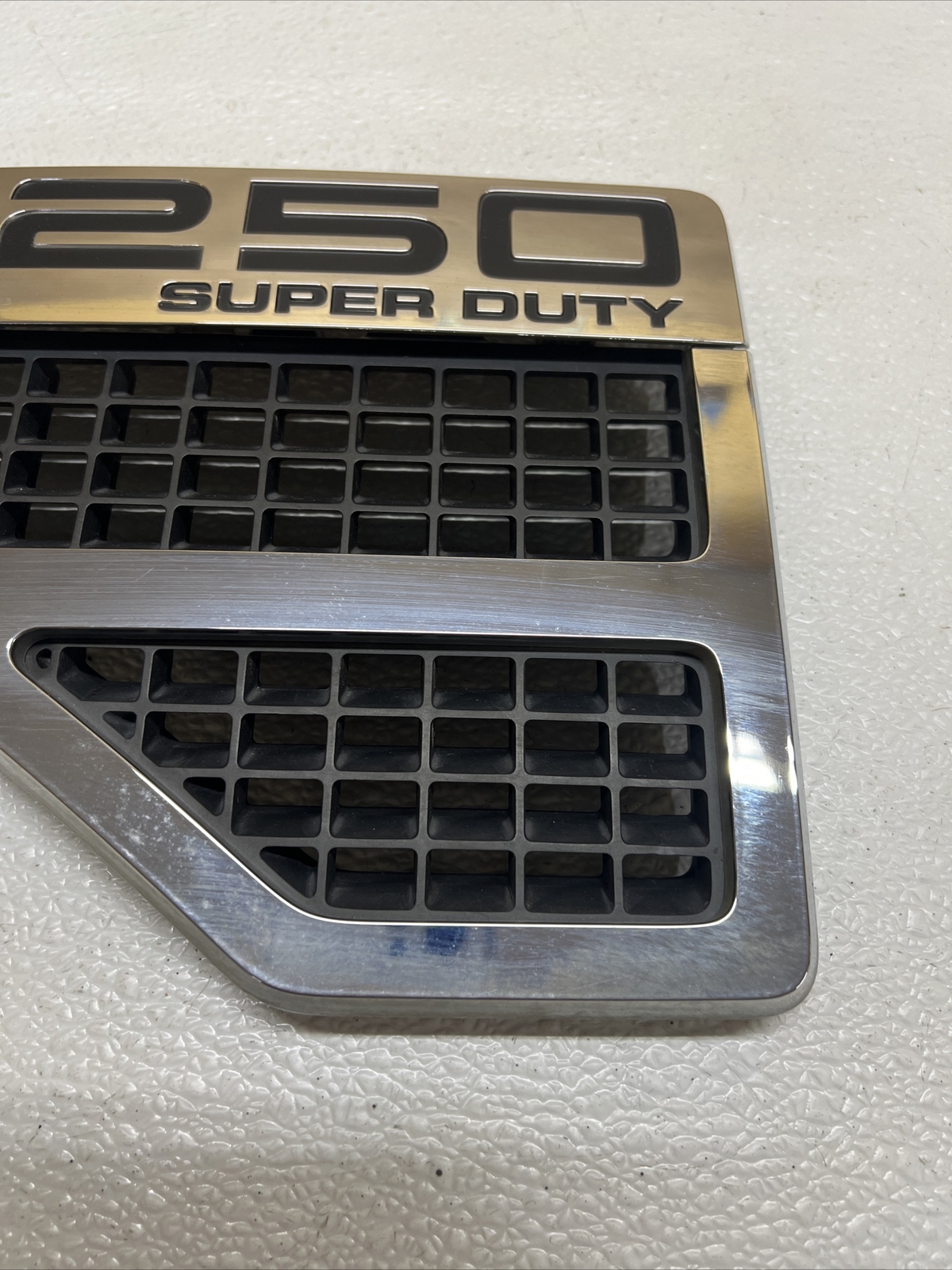 08-10 Ford F-250 Super Duty XLT Driver Side Emblem Badge OEM 8C34-25000A72-A
