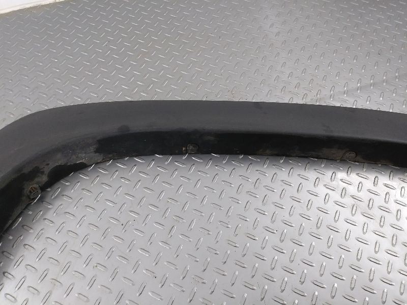 SILVRDO25 2005 Fender Moulding Passenger Front Black Text. 352469