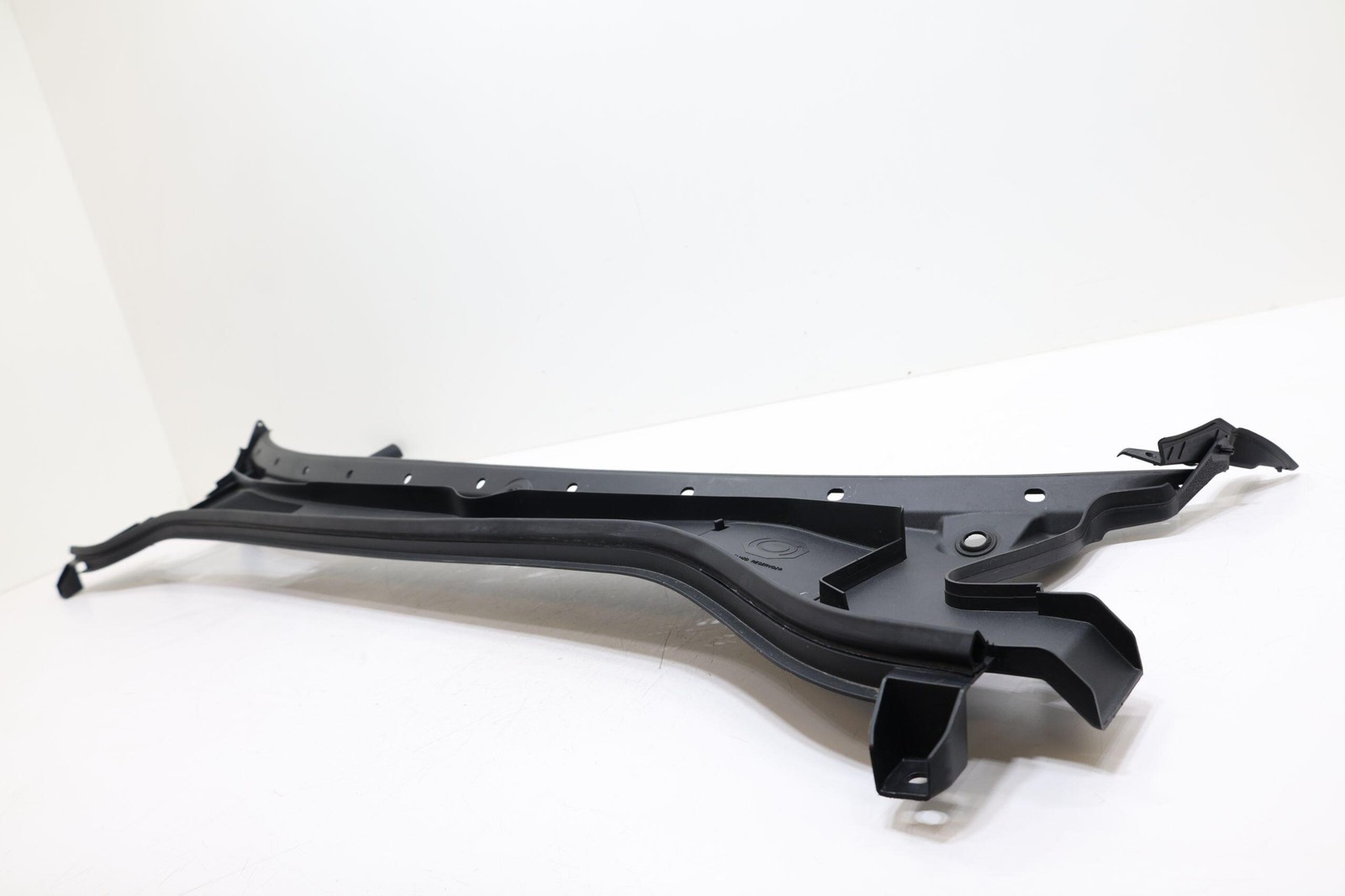 2023-2026 VINFAST VF 8 FRONT WINDSHIELD WIPER COWL GRILLE PANEL OEM BEX30013017