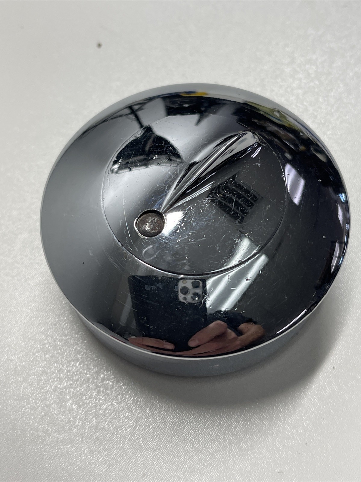 1956 Chevrolet GM Accessory Locking Gas Cap 987347 n3