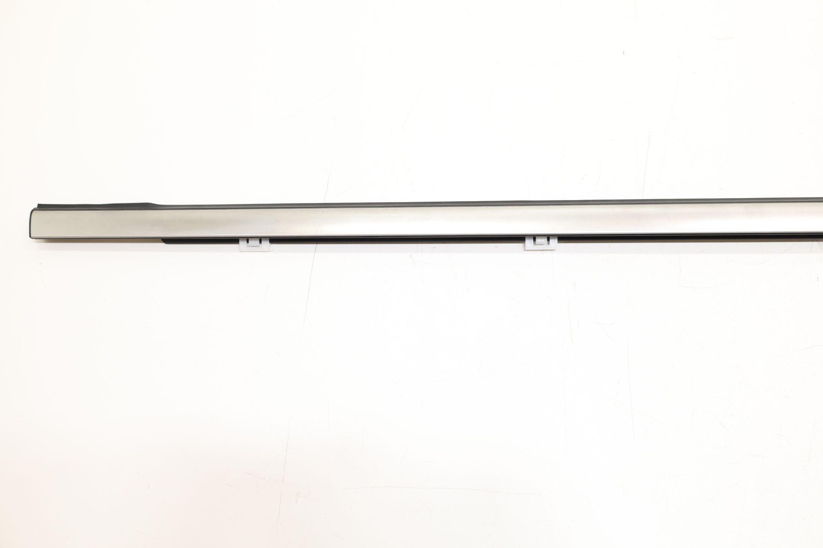 2023 – 2026 KIA SPORTAGE FRONT RIGHT PASSENGER SIDE DOOR WINDOW BELT MOLDING OEM