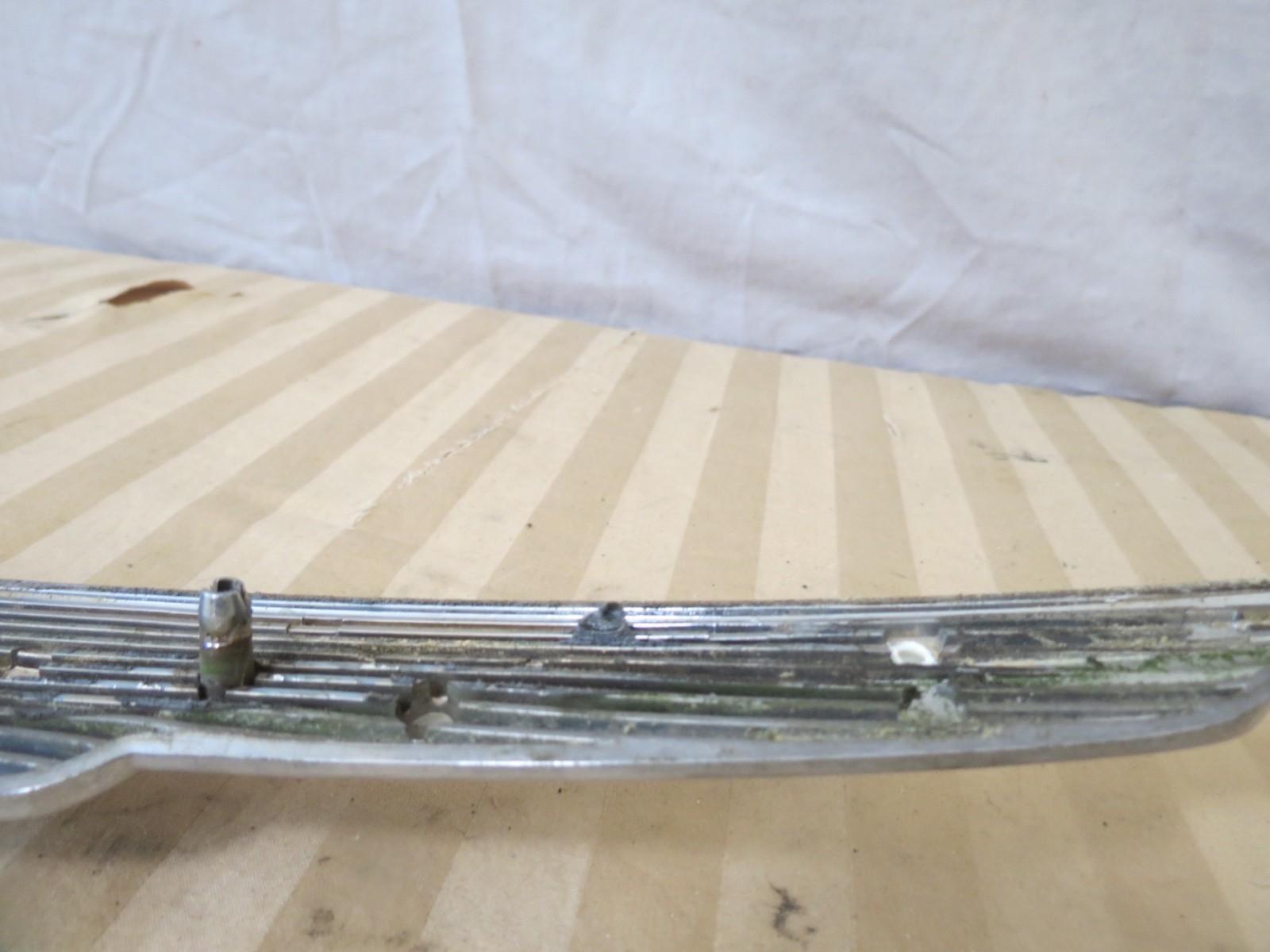04-08 Chrysler Crossfire Front Hood Molding Trim Panel CENTER BAR Chrome OEM