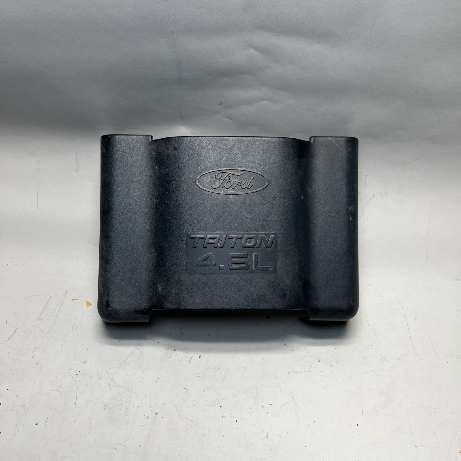 97-03 Ford F150 Ford Expedition 97-02 Engine Cover Triton 4.6L Black Trim OEM