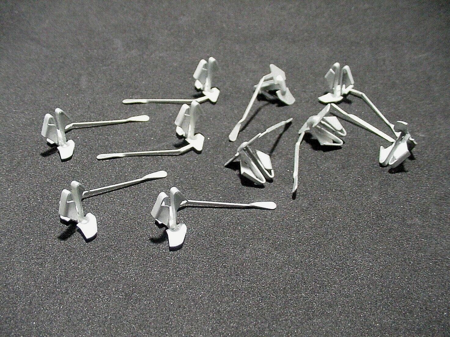 10 Push-In Body Side Molding Trim Fasteners Clips NOS Fits 3/8″-3/4″ Molding