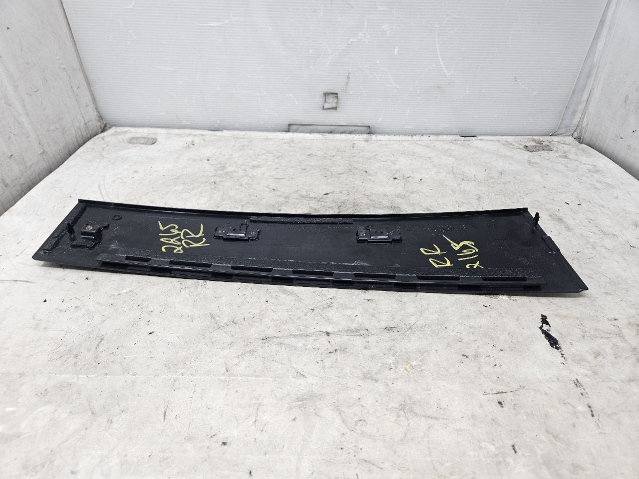 2024 SIERRA RH PASSENGER REAR DOOR APPLIQUE TRIM 84945509 24