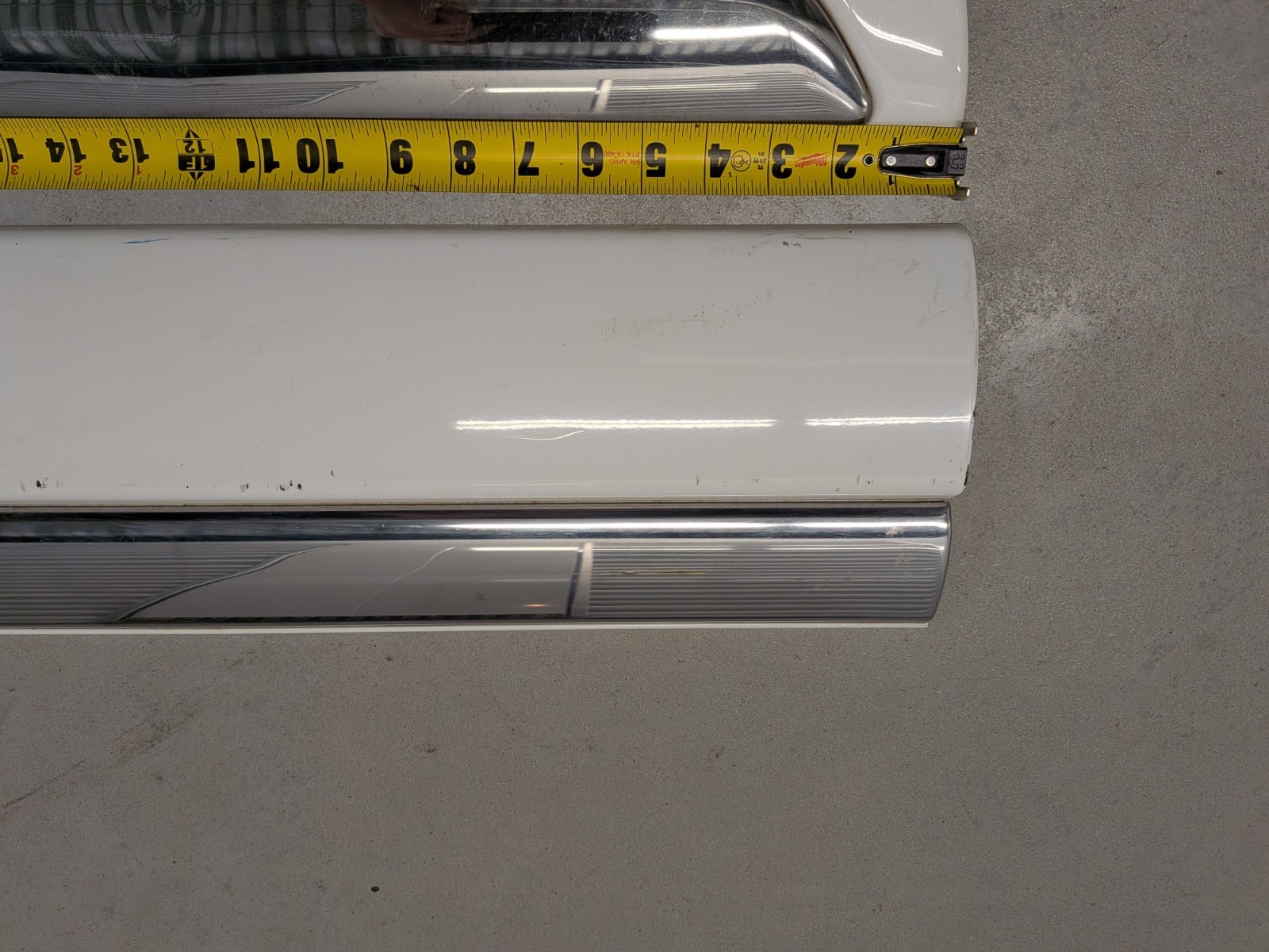 00-06 GMC Yukon XL Passenger Right Side Door Molding Set Front Rear – White