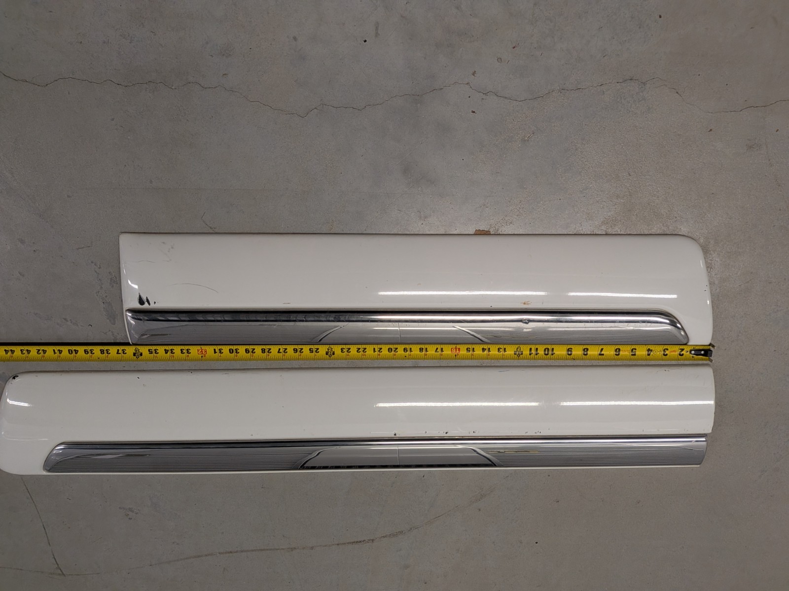 00-06 GMC Yukon XL Passenger Right Side Door Molding Set Front Rear – White