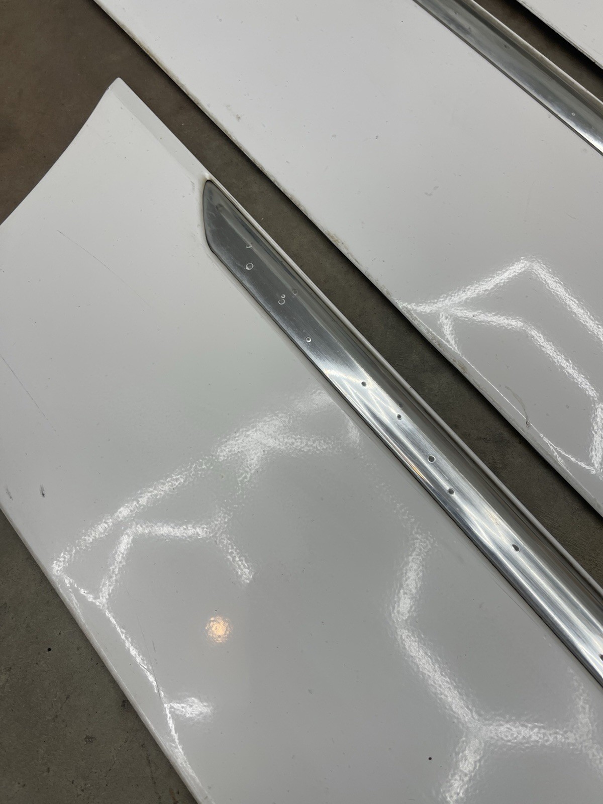 1998-2005 OEM GRAND MARQUIS DOOR MOLDING BODY SIDE IMPACT STRIP TRIM WHITE