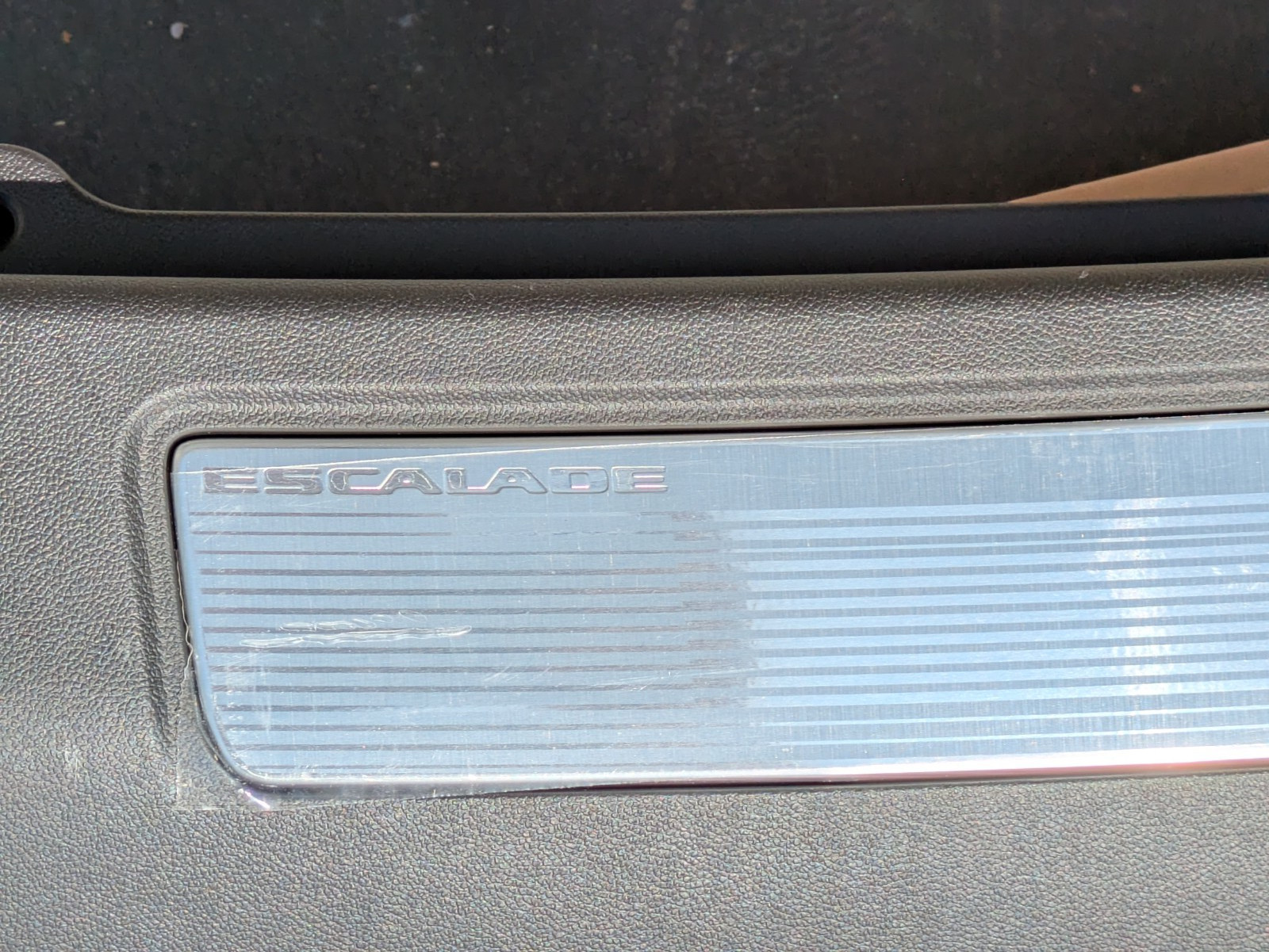 Genuine GM 85124298 Rear Sill Trim 2021-2026 Cadillac Escalade NEW take off