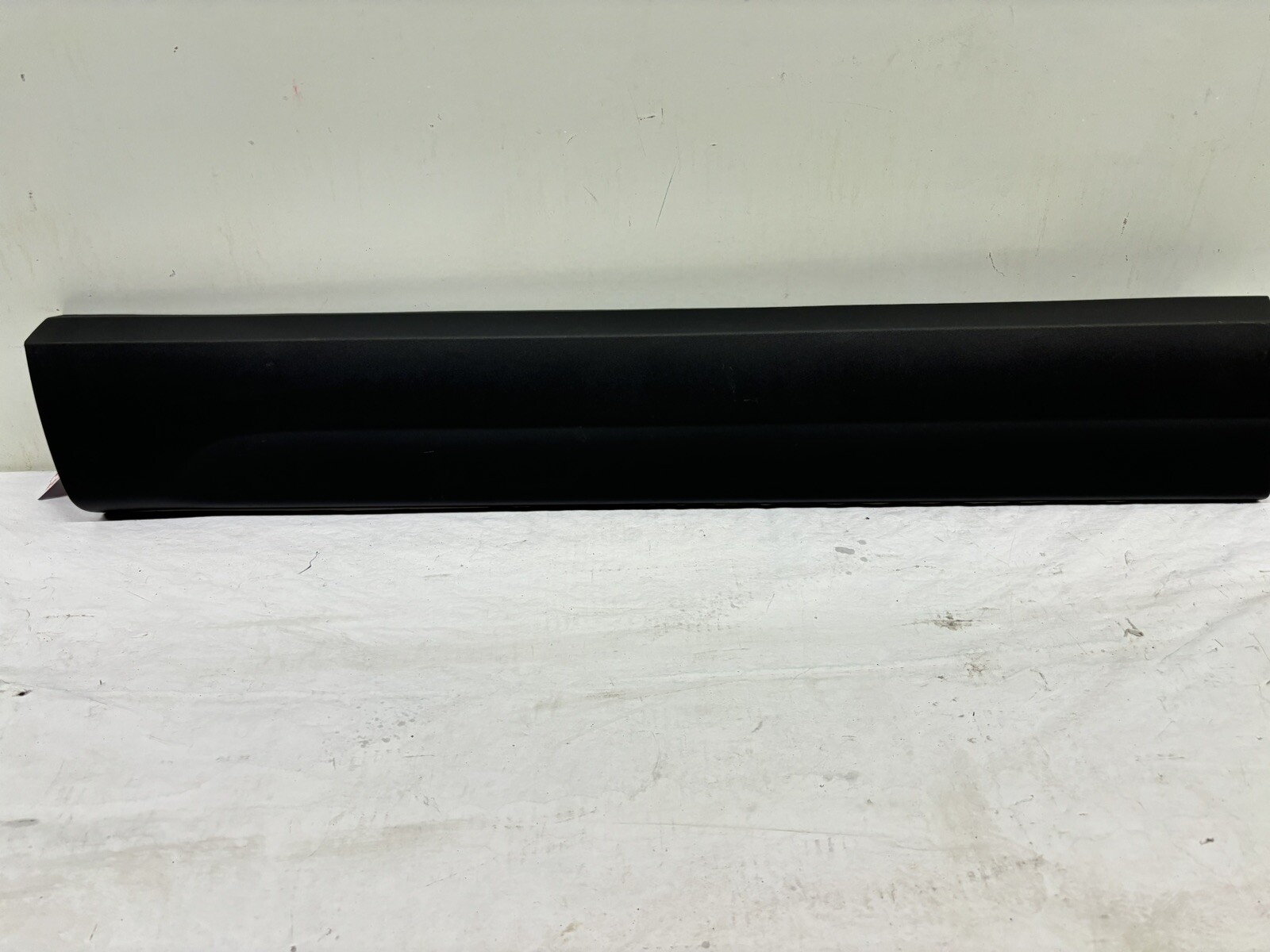 OEM 2022 2023 2024 Rivian R1T Front Left Lower Door Molding Cladding PT00000332