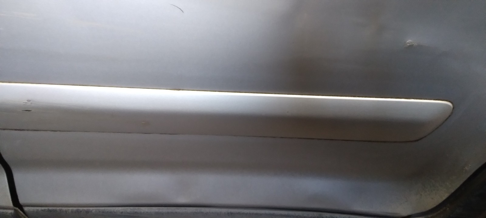 02-06 MK2 Honda CRV passenger left rear door bump moulding trim silver nh623m