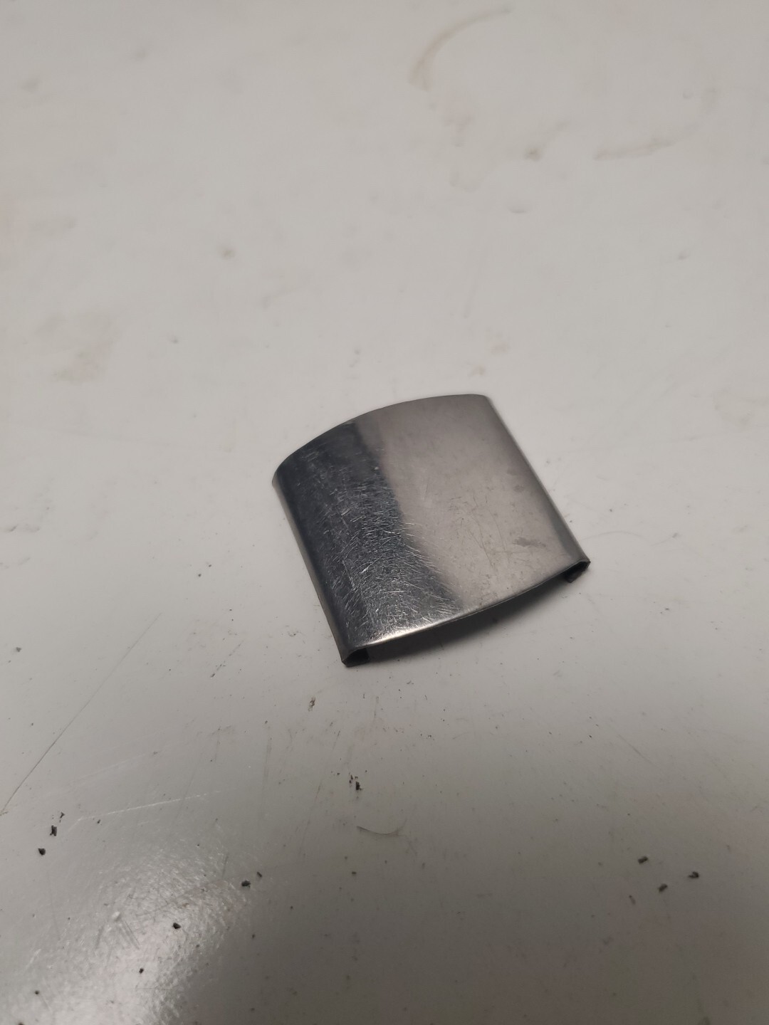 1957-61 FORD LOWER WINDSHIELD DIVIDER TRIM CLIP