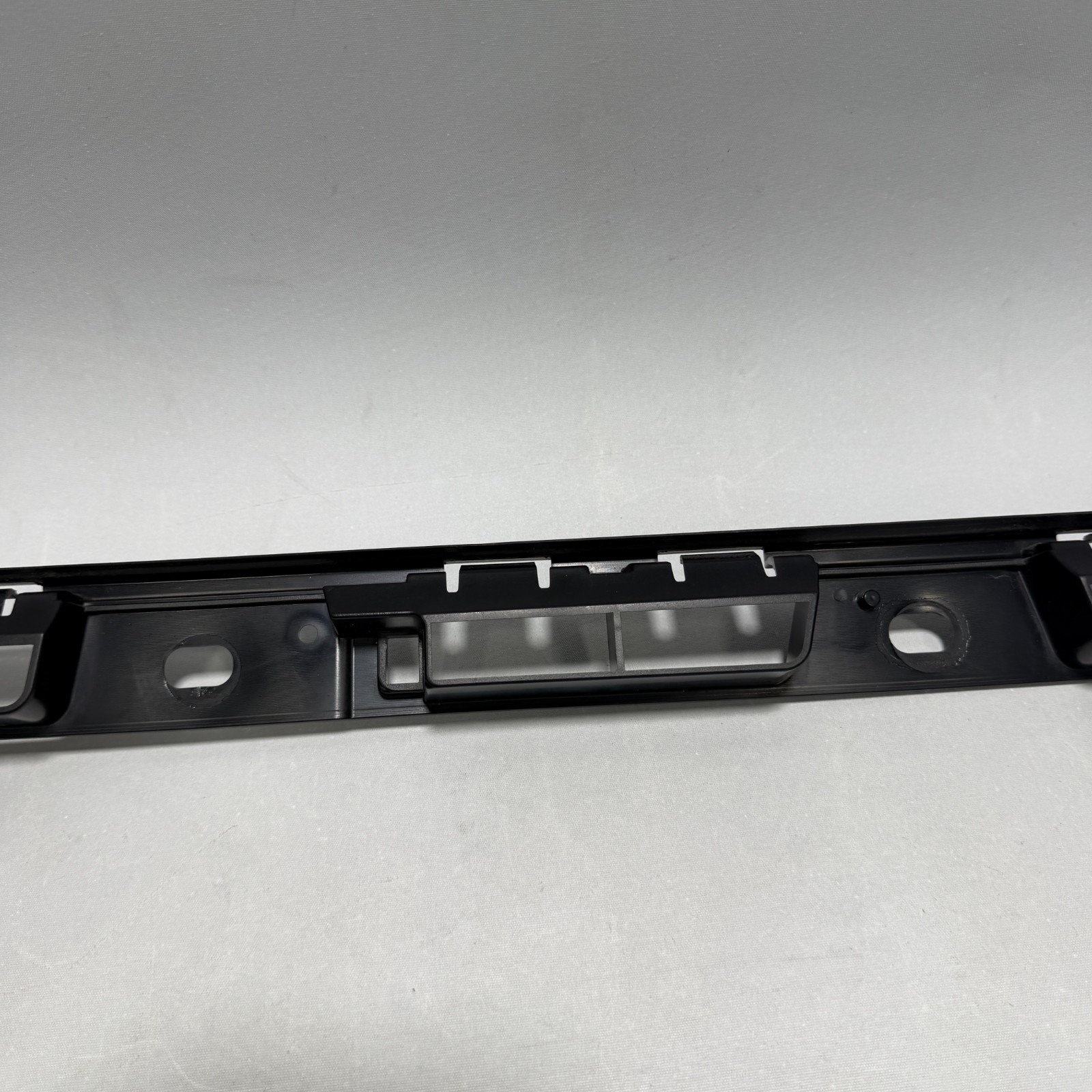 📌 2015-2026 PORSCHE MACAN LEFT SIDE SKIRT ROCKER PANEL BRACKET SET OF 2 OEM