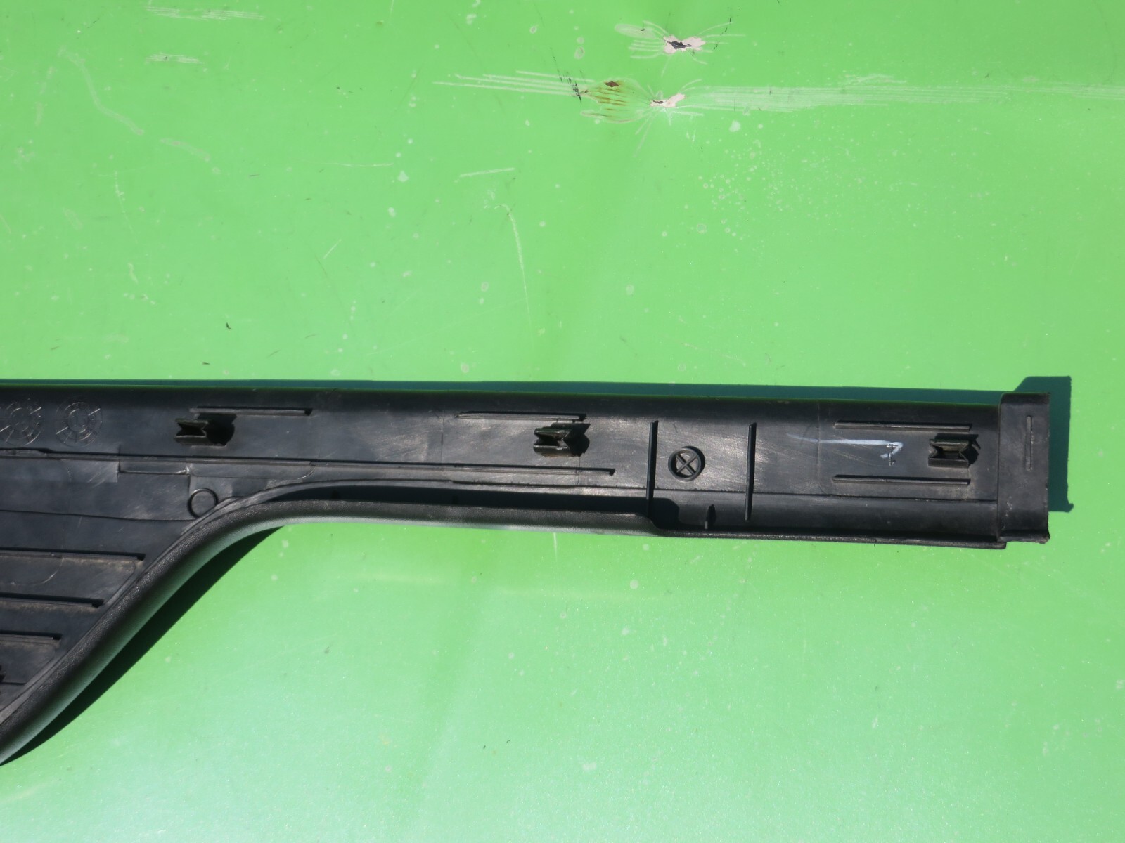 CHEVY SUBURBAN 00-06 REAR RIGHT BUMPER STEP PAD 15756336 OEM TRIM TAHOE YUKON