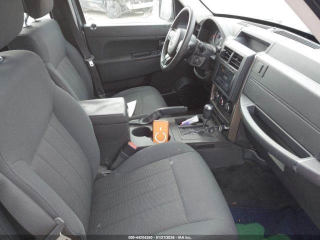 (LOCAL PICKUP ONLY) LIBERTY 2012 Rocker Panel Moulding 1737926