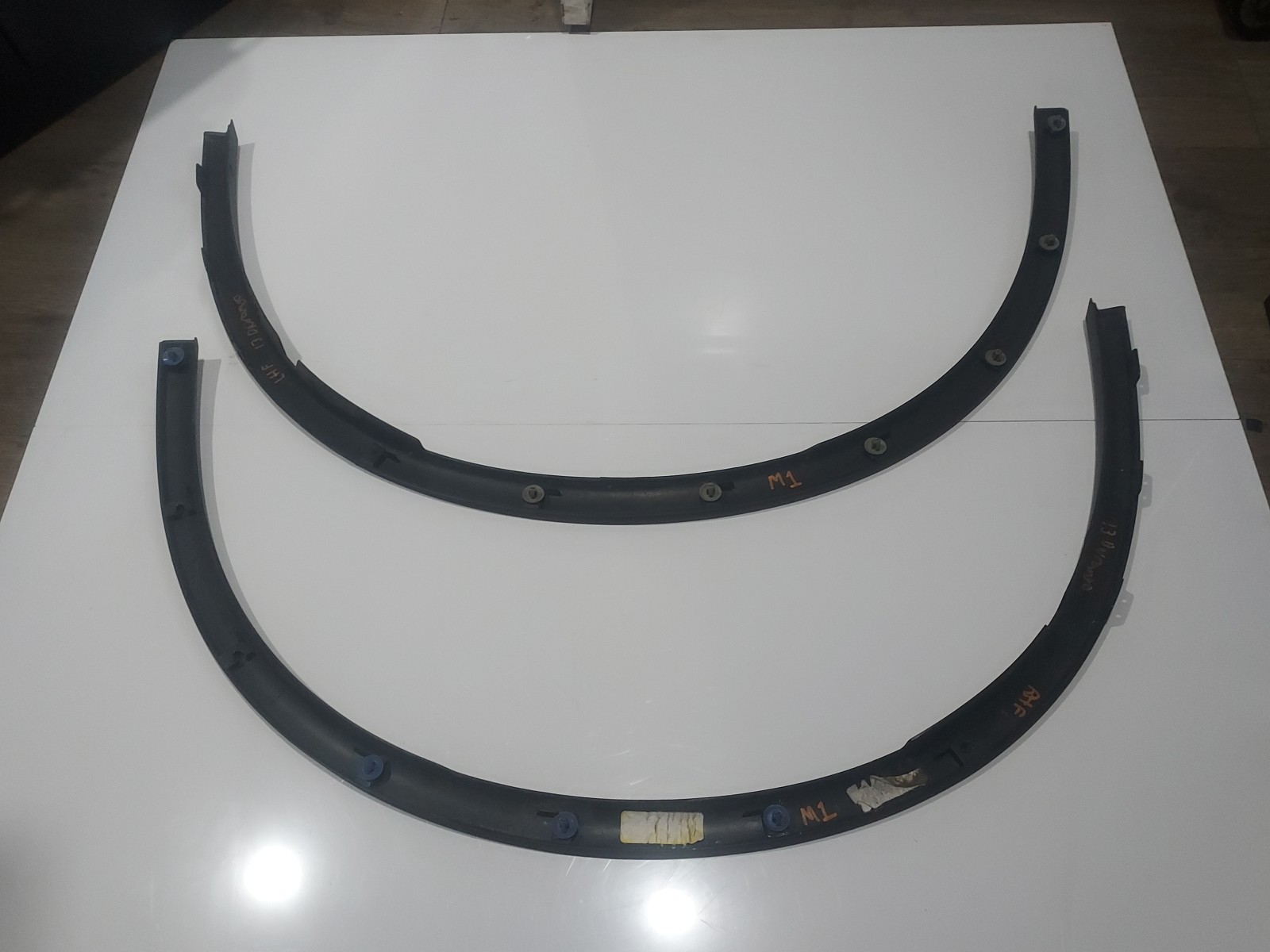 2013 DODGE DURANGO FRONT LEFT & RIGHT QUARTER WHEEL ARCH MOLDING OEM