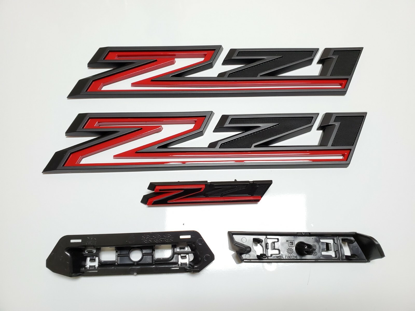 3PCS 2019-2021 Chevrolet Silverado 1500 Z71 Grille & Fender Emblems Black Red