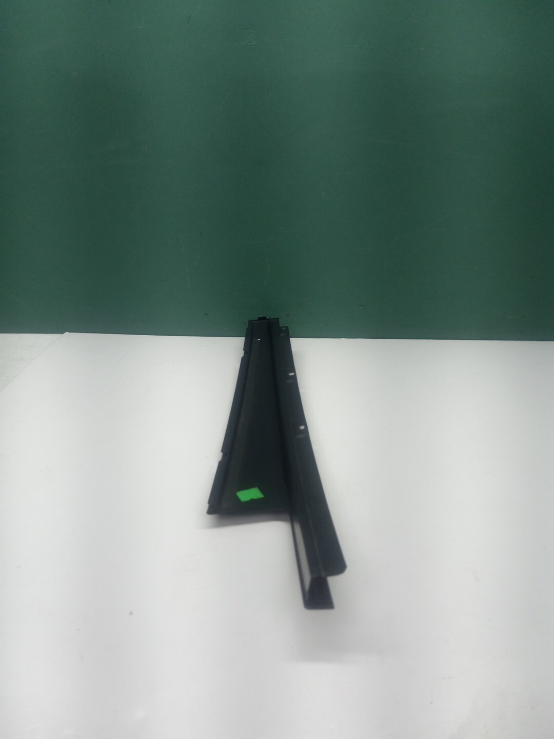 14-22 Jeep Cherokee Rear Right Passa Door Window B Pillar Molding Trim OEM
