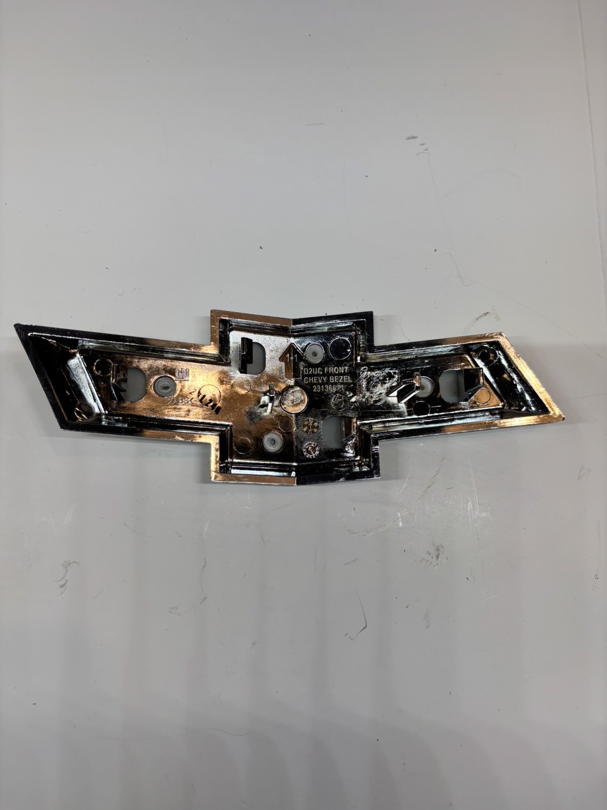 OEM NEW GM 2018-2024 Chevrolet Equinox Front Grille Bowtie Emblem Gold 23136671