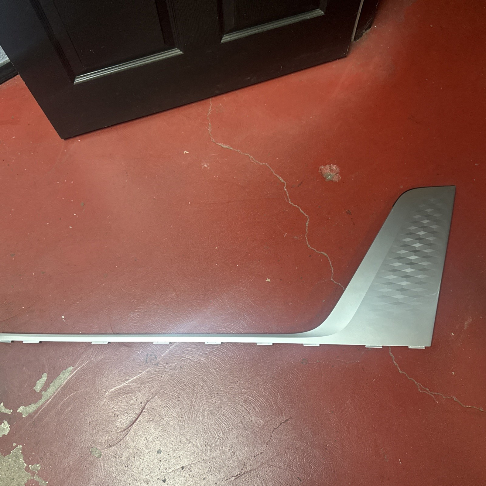 KIA CARNIVAL C-PILLAR GARNISH ASSEMBLY RH KIA 87860R0000FMC GREY TRICOT SUEDE