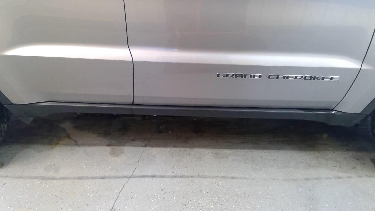 (LOCAL PICKUP ONLY) GRANDCHER 2018 Rocker Panel Moulding 1732039