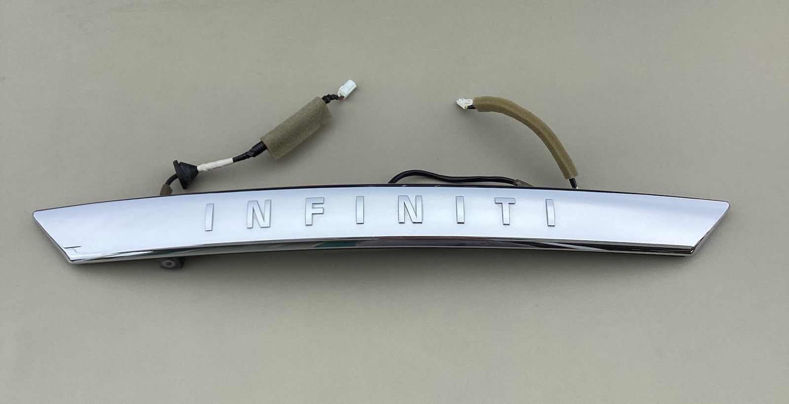 2011-2017 Infiniti QX56 QX80 Liftgate Chrome Trim Molding With Camera OEM *