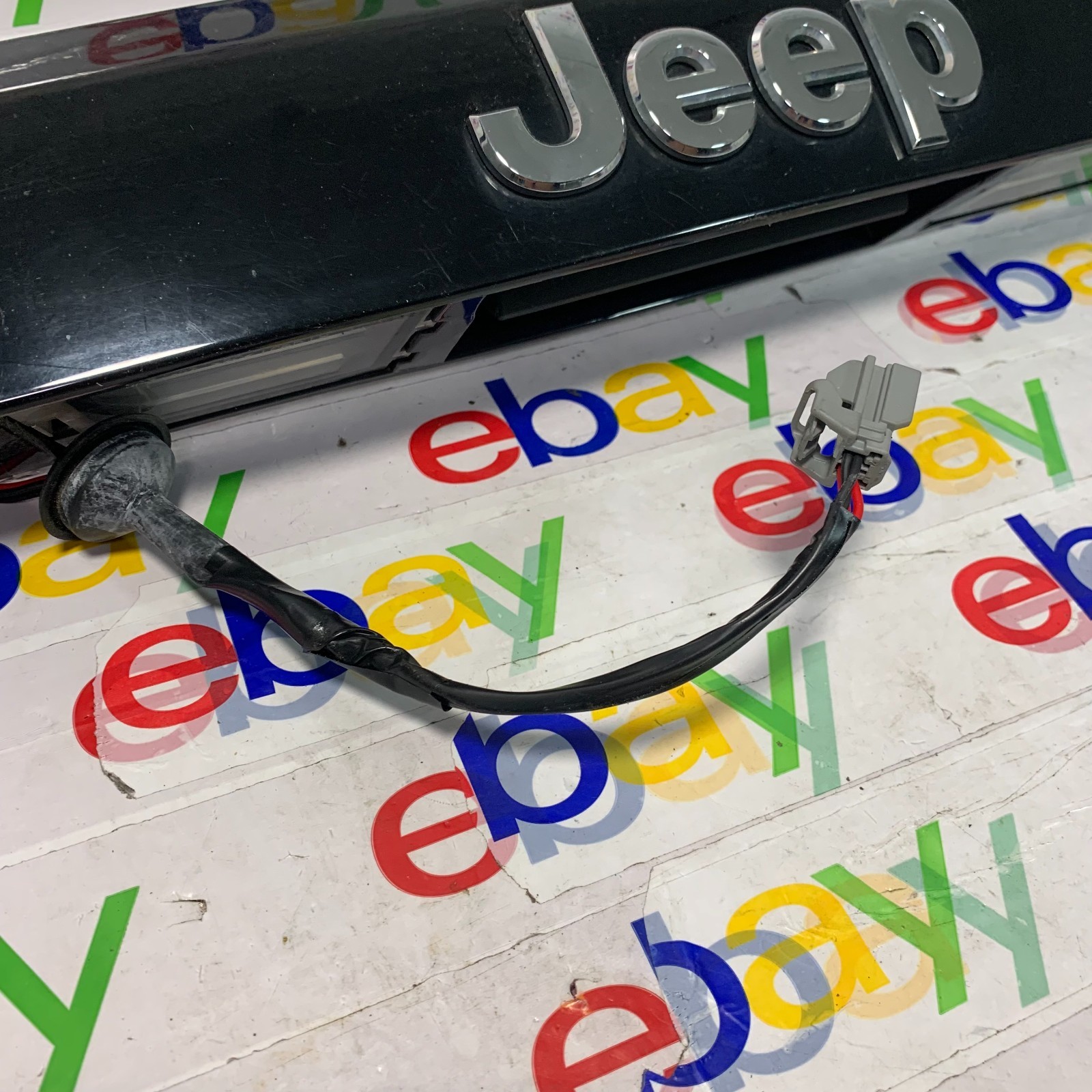 2007 – 2017 Jeep Patriot Compass Rear Liftgate Hatch Trunk Trim Handle PX8 7184