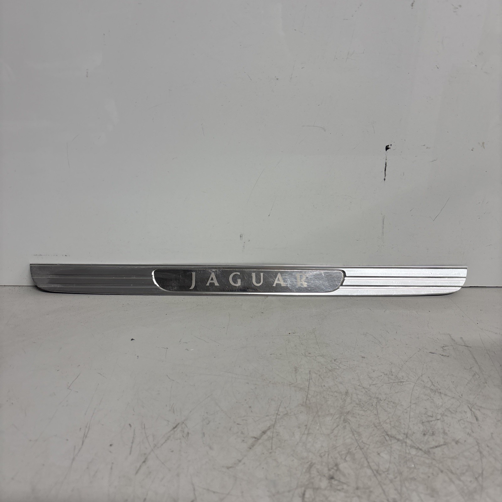 2004-05-06-07-08-2009 JAGUAR XJ8 XJ8L XJR VANDEN PLAS LEFT FRONT FLOOR MOLDING