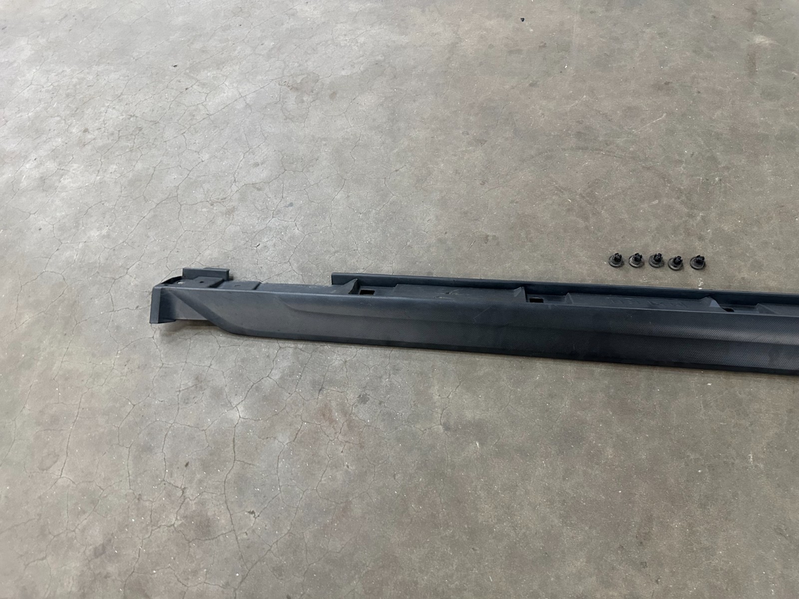 13-17 SUBARU CROSSTREK RIGHT LOWER SKIRT SIDE ROCKER PANEL MOLDING, OEM LOT3670
