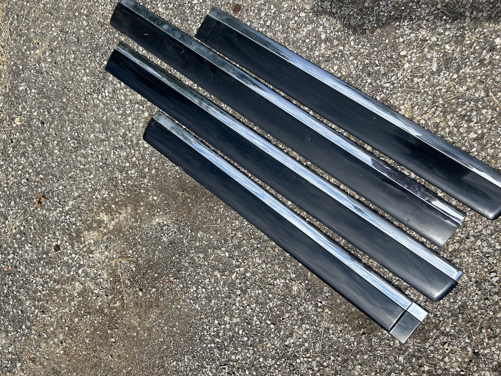 yukon XL suburban Door Molding Trim right left Black chrome OEM 2007 – 2014 OEM