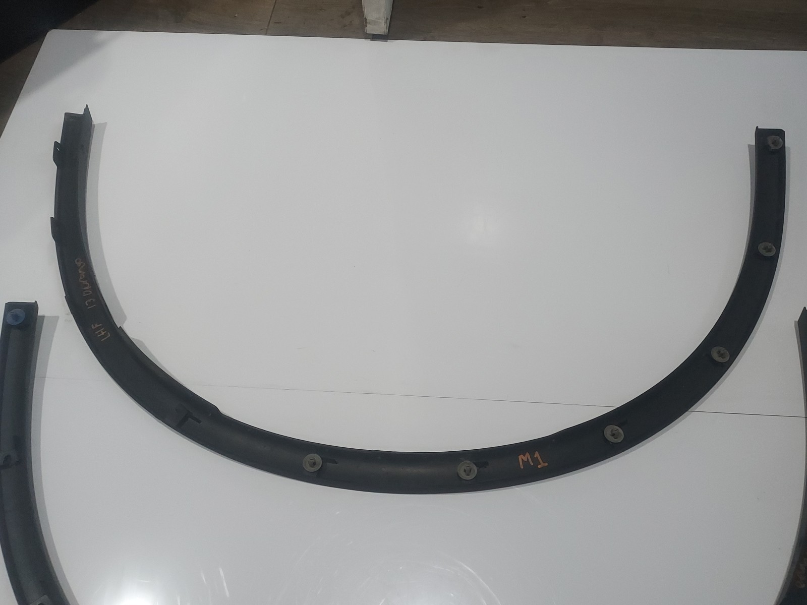 2013 DODGE DURANGO FRONT LEFT & RIGHT QUARTER WHEEL ARCH MOLDING OEM