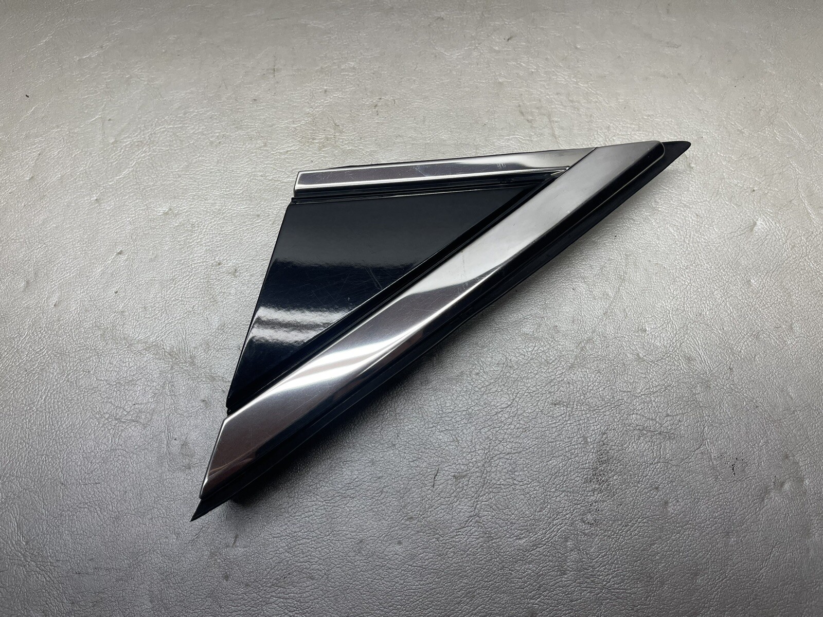 2010-2016 Cadillac SRX DRIVERS LEFT Fender Bolt Cover Mirror Trim OEM