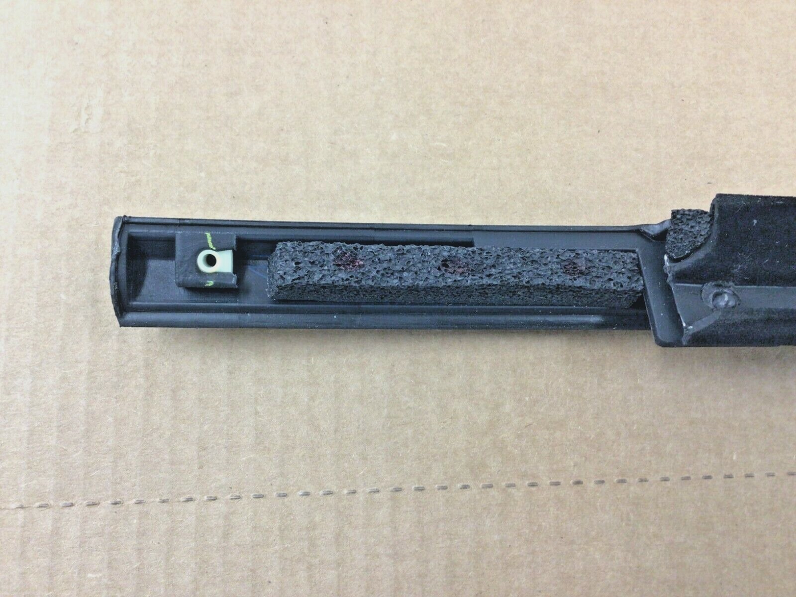 Ford F-150 F-250 F-350 right hand rear Door Window Outer Belt Molding new OEM