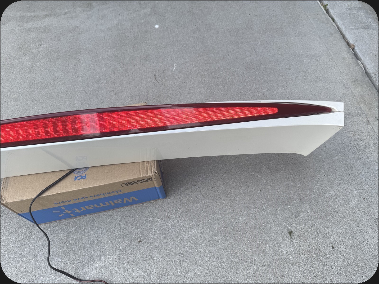 ⭐02 – 13 Escalade EXT Painted Smooth Cladding Third 3rd Brake Light Spoiler