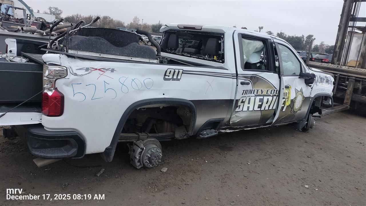 REAR BLK BUMPER ASSY OEM 20-23 CHEVROLET SILVRDO25