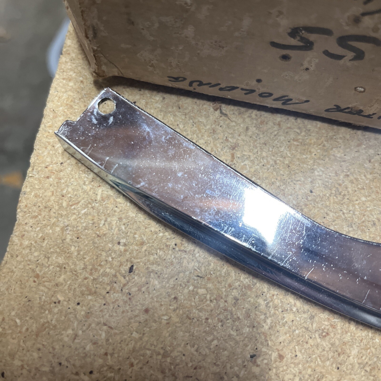 NOS 1973 Oldsmobile Cutlass LH Chrome Bezel Molding GM 231519 / 412031