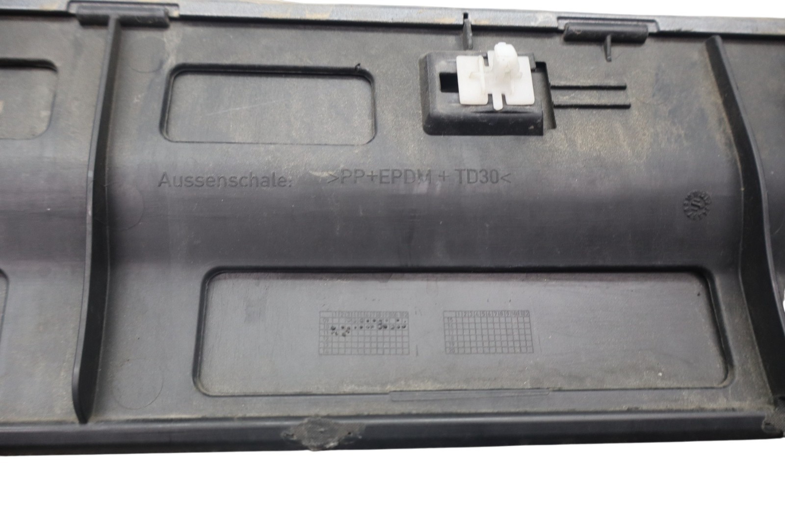 11-18 Porsche Cayenne 958 Rear Left Driver Side Lower Door Molding 7P5837787 OEM