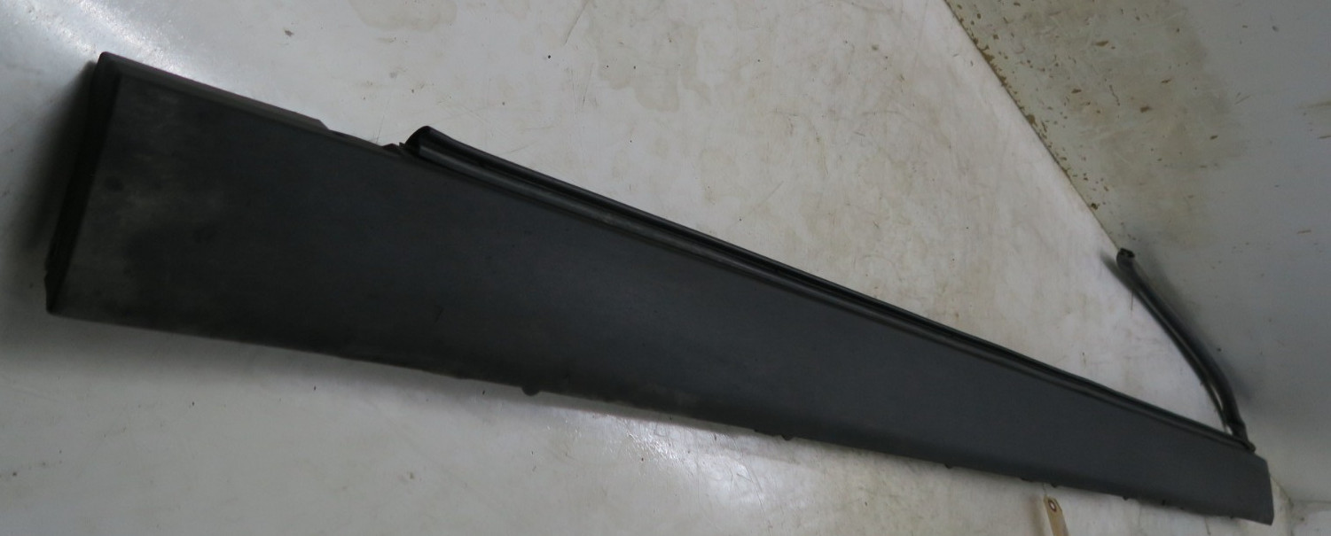2018-2022 Volvo XC60 OEM Left Side Rocker Panel Molding 31420622
