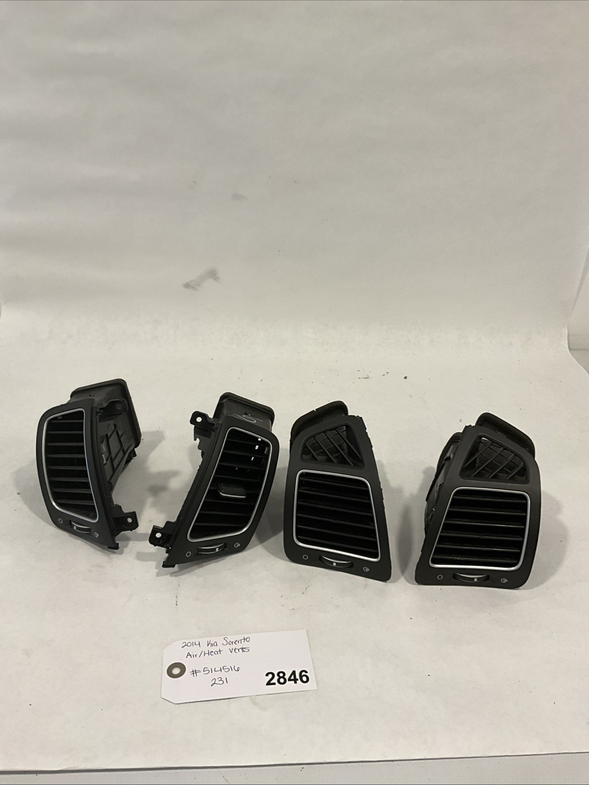 2014 Kia Sorento Dash Vents Set of 4 Assembly Black and Silver Tested OEM