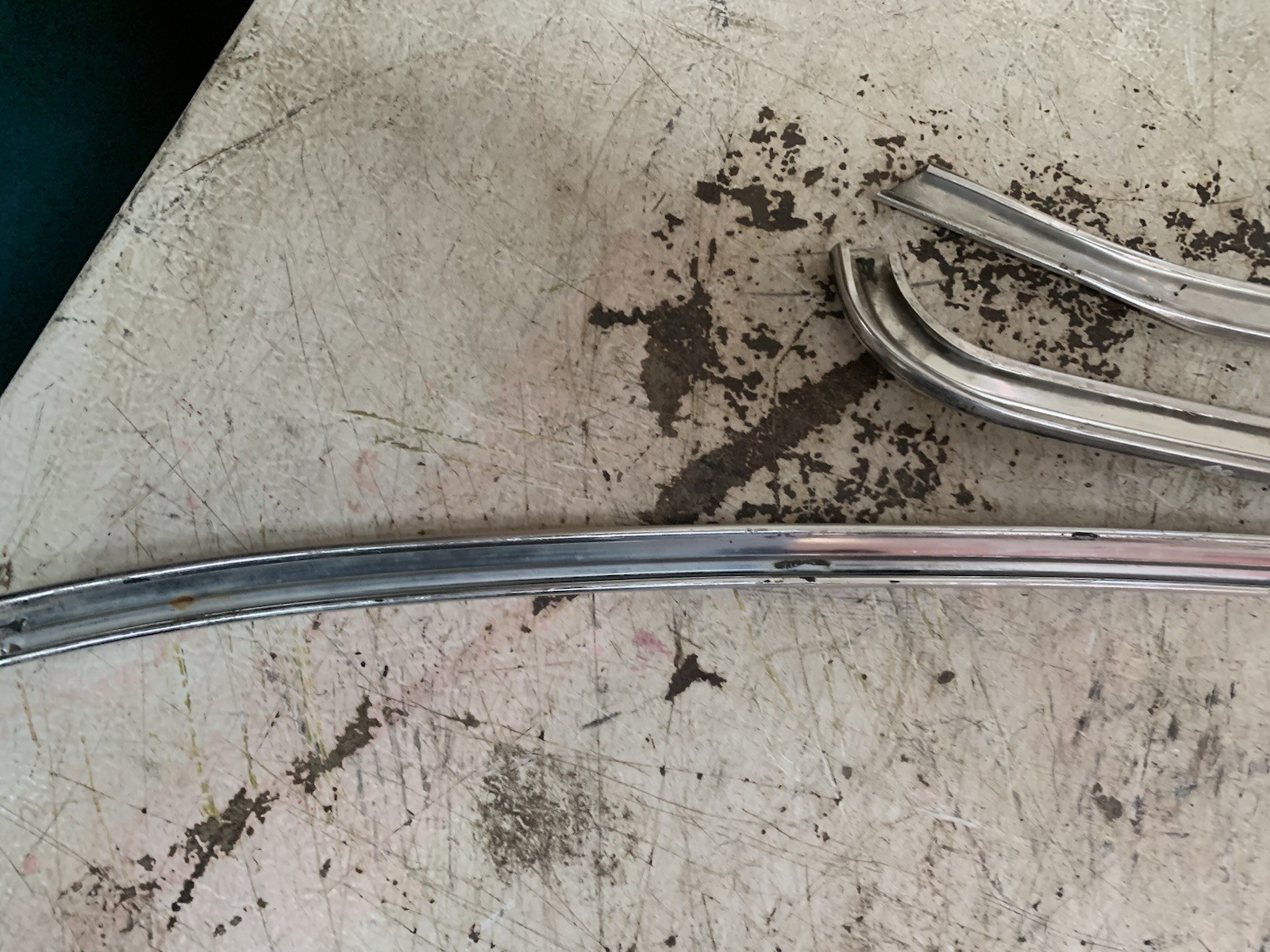 1973 CUTLASS OTHER 73-77 GM A-BODY OEM WINDSHIELD TRIM MOLDING