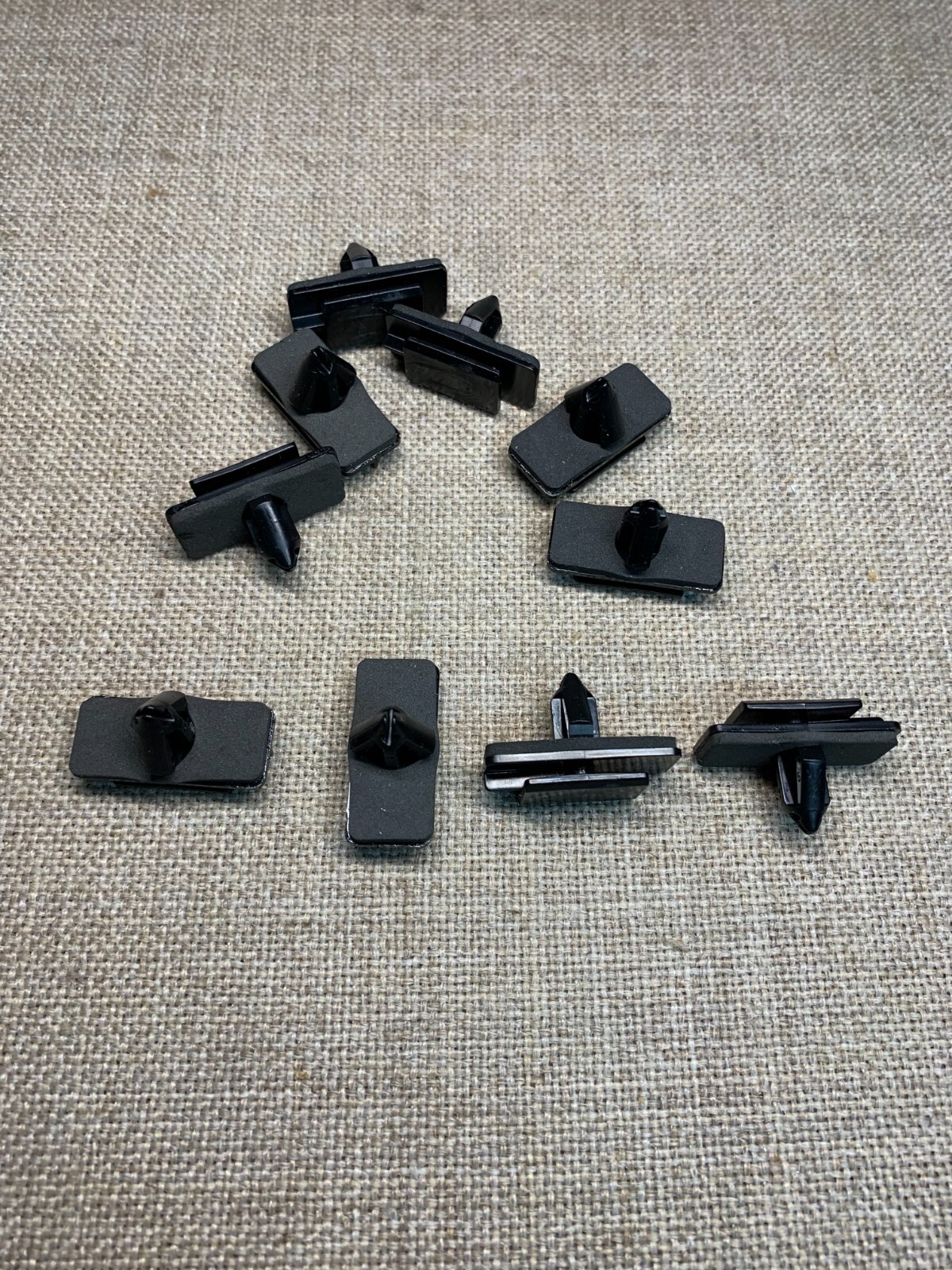 10 Auveco 22531 Moulding Clip With Sealer, for Chrysler 68283229AA