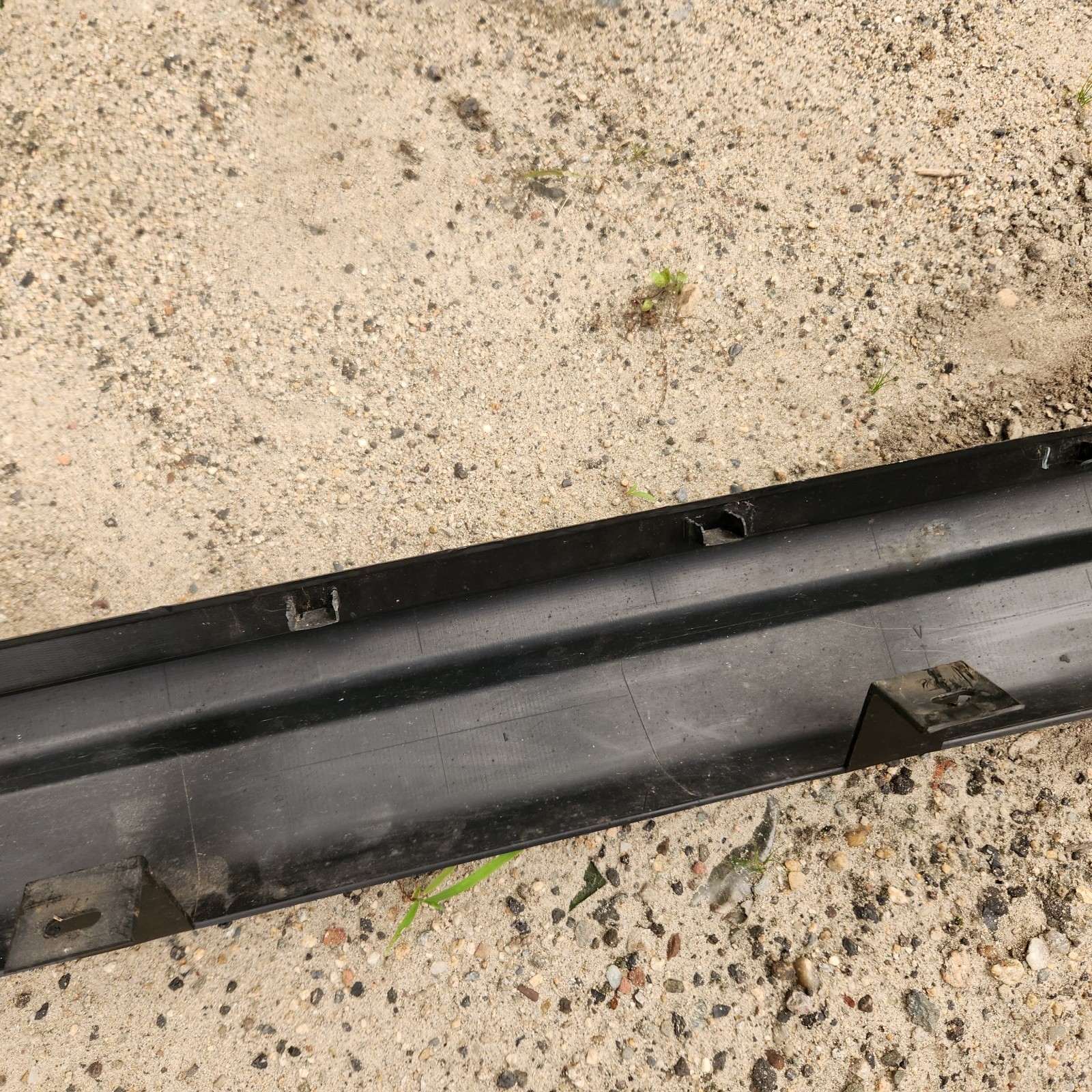 05- 07 Jeep Grand Cherokee Passenger Right Rocker Panel Trim Guard Plastic OEM